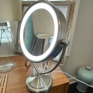 Conair led makeup mirror 2 sides nwot